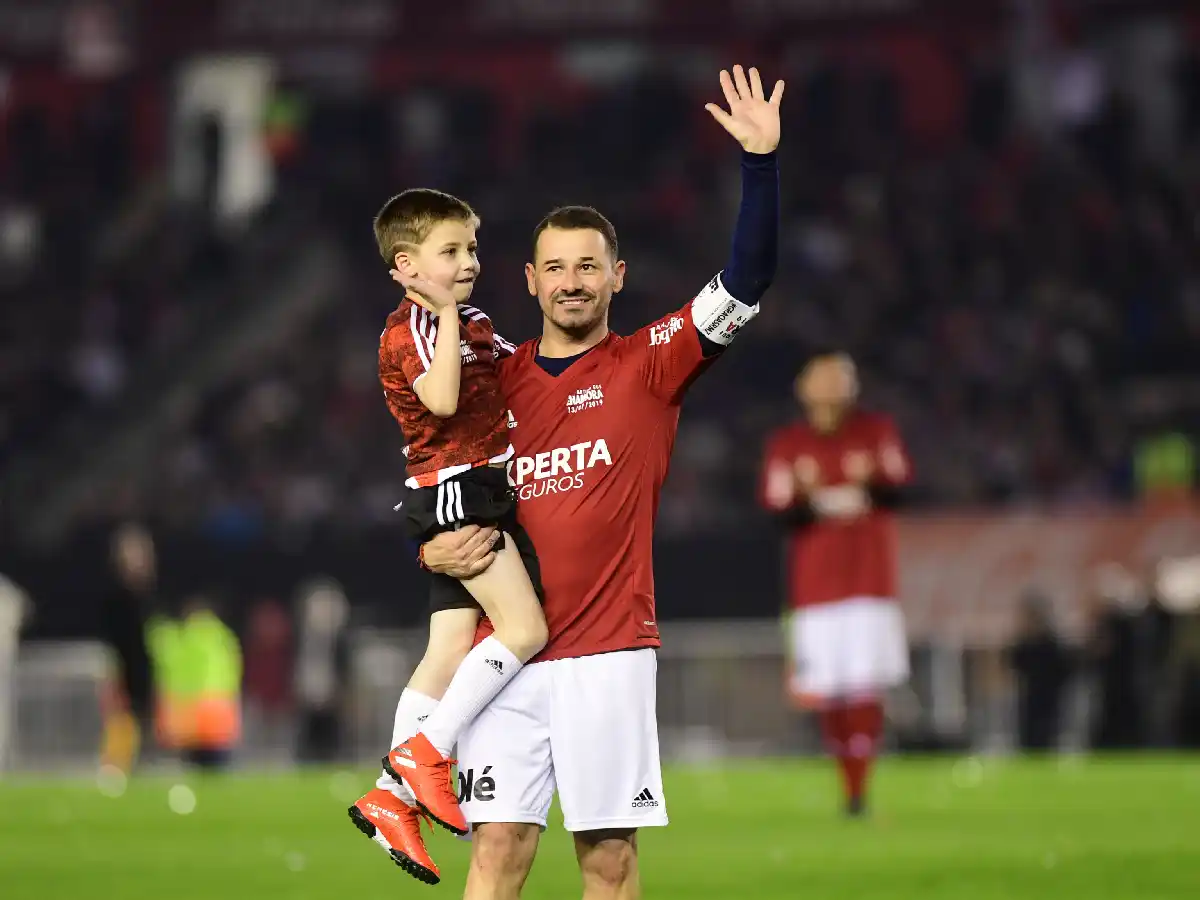 Mora tuvo una emotiva despedida