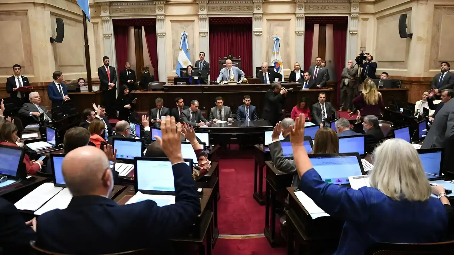 La interpelación de un jefe de Gabinete y la moción de censura precisarán en el recinto una mayoría absoluta del Cuerpo. Es decir, 37 voluntades.