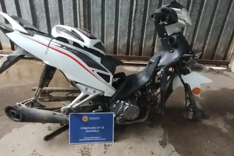 Encontraron una moto en estado de abandono: había sido sustraída días atrás