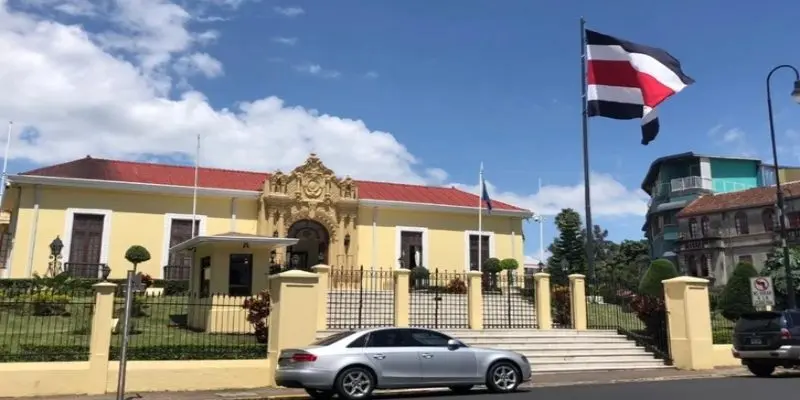 ¿Por qué Costa Rica cierra su embajada y consulado en Venezuela?