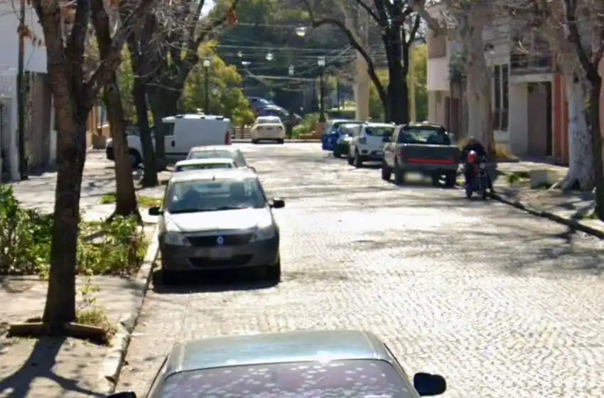 Encontraron el cuerpo de un hombre de 39 años con un precinto en el cuello en una vivienda del centro