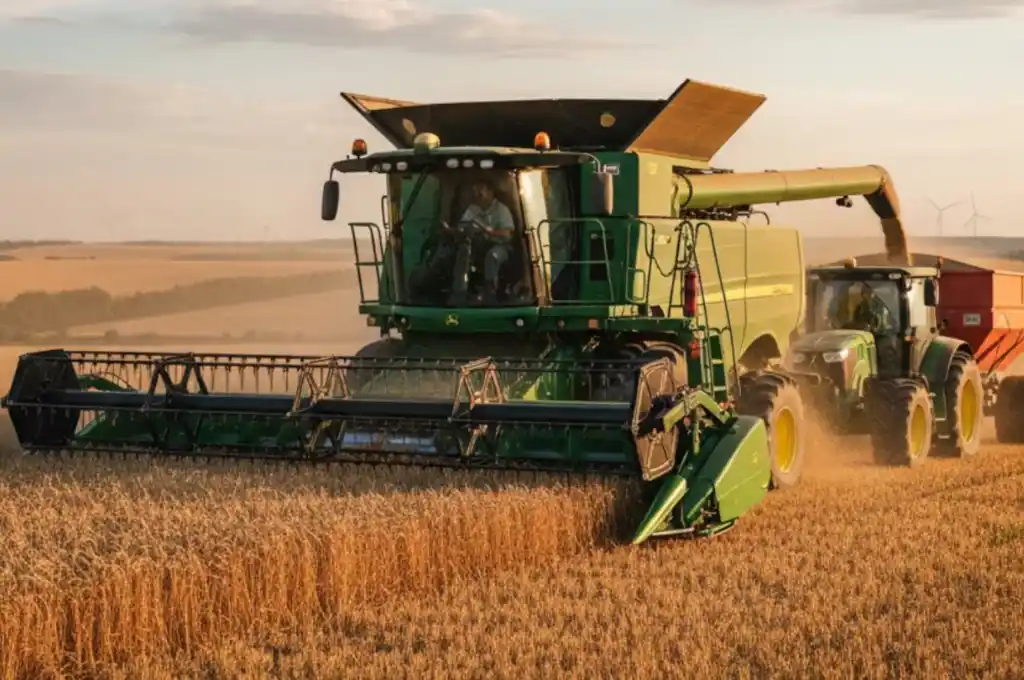 Cosechadora John Deere S770 (Imagen: IA - Gemini).