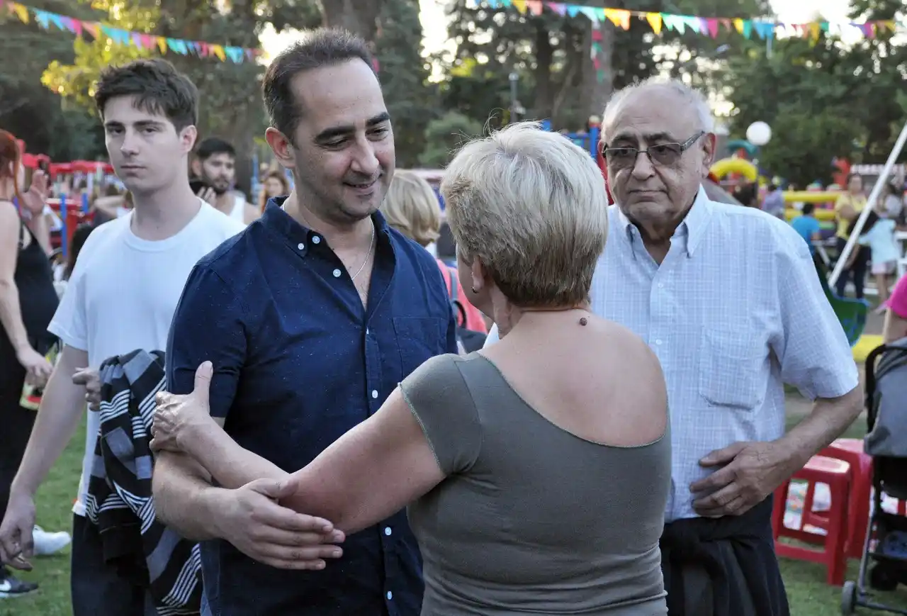 Morón: Tagliaferro participó de los festejos por el 108° Aniversario de Villa Sarmiento