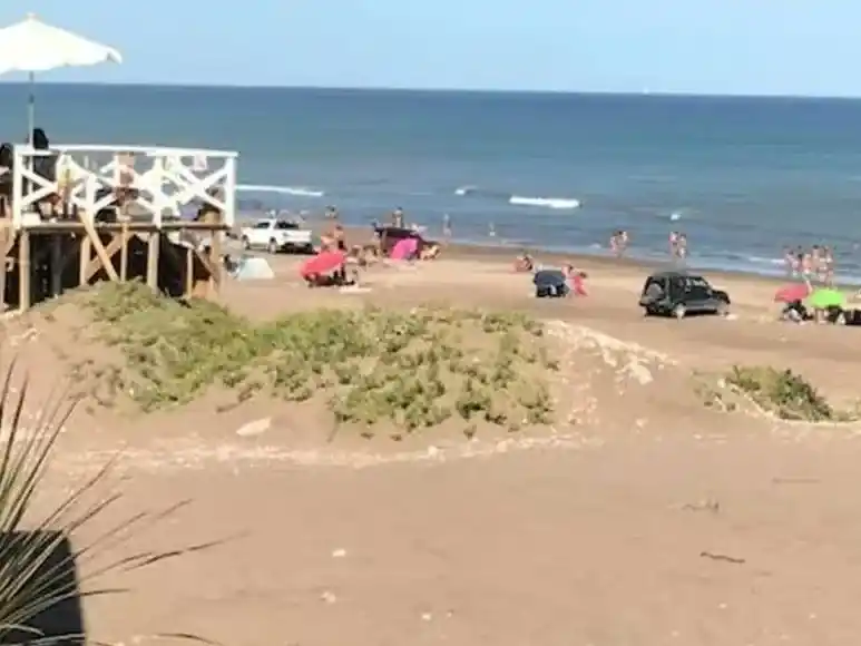 Hallaron sin vida el cuerpo del joven que se arrojó con sus amigos a una zona sin guardavidas