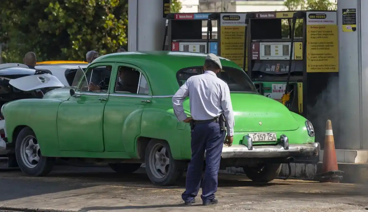¡LA CUNA DEL SOCIALISMO EN AMÉRICA LATINA! CUBA estrena un precio quintuplicado de la gasolina