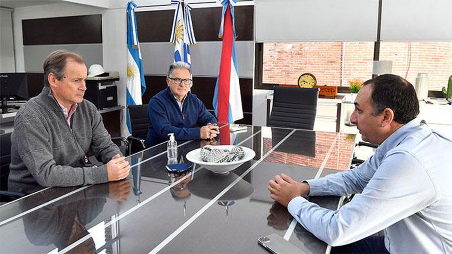Navegabilidad y polo educativo en la agenda binacional argentina-uruguaya