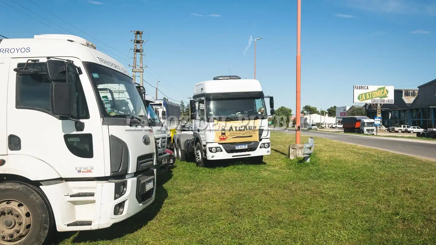 El reclamo de transportistas de cereal se extiende: suman diez días en la ruta