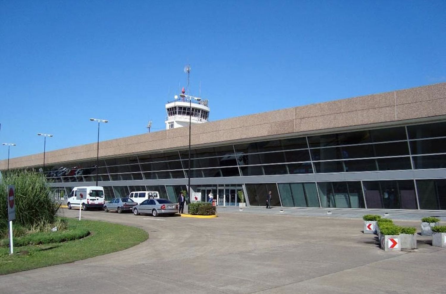 Conflicto en el Aeropuerto Internacional Rosario: sigue el paro y los trabajadores realizan una asamblea