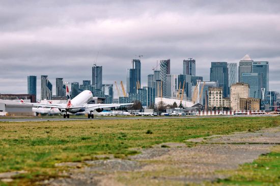 Dron de gran tamaño estuvo a 10 metros de impactar un A320 sobre el centro de Londres