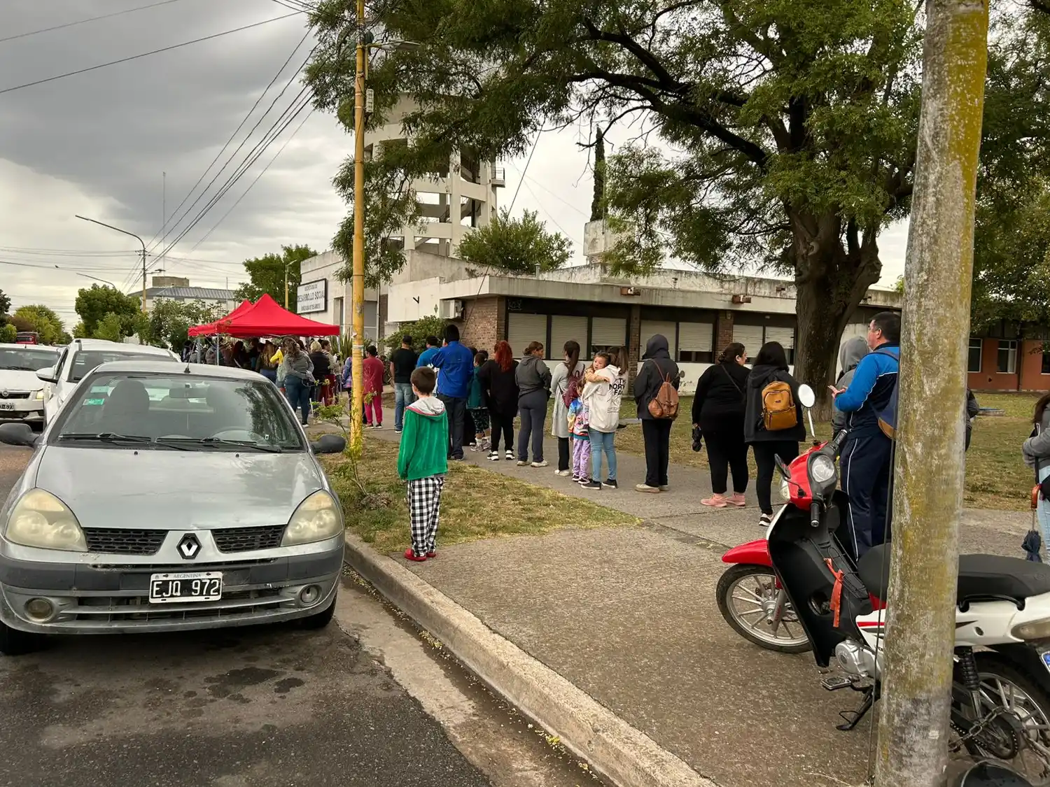 Hoy arrancó la inscripción ante la presencia de gran cantidad de público. El municipio actúa en este proceso como intermediario