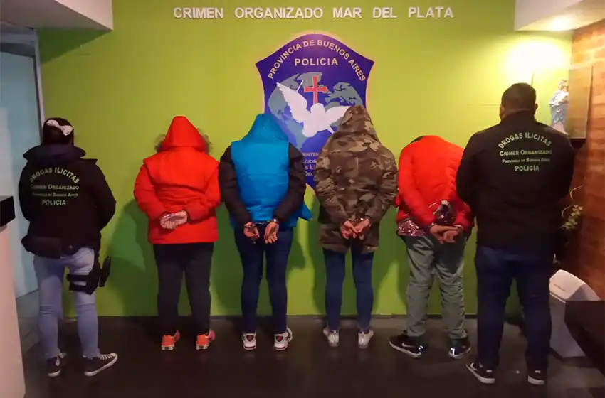 Video: Detectan point de droga y atrapan a tres mujeres y un hombre que lideraban la organización