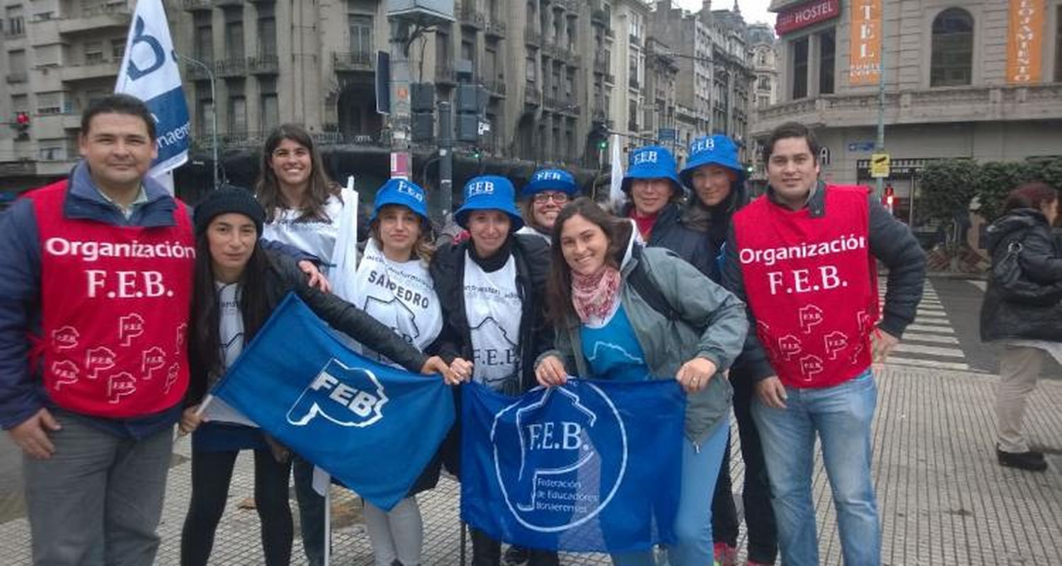 Docentes sampedrinos reclaman en Capital