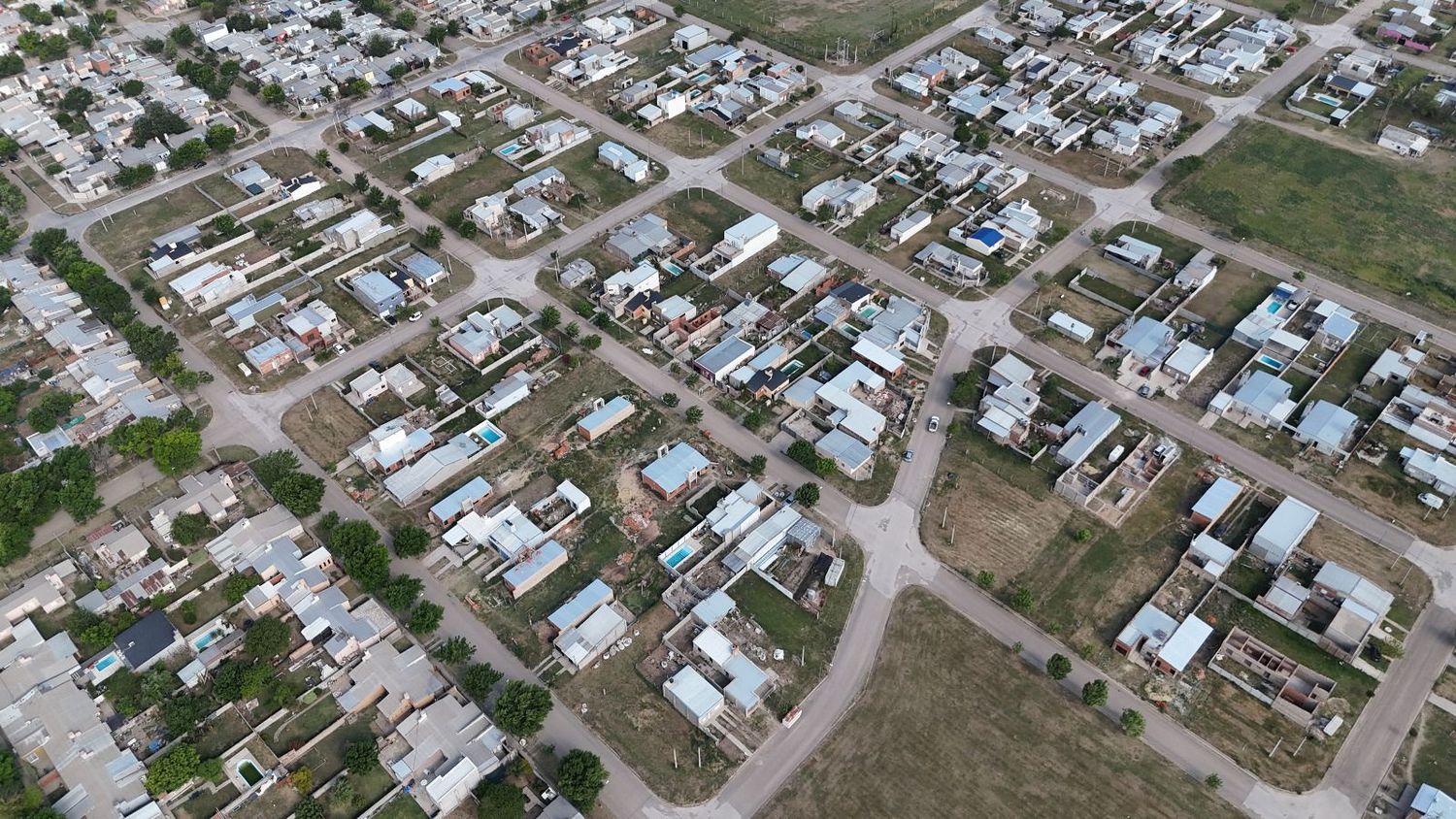 Avanza la construcción de viviendas en el barrio Mora