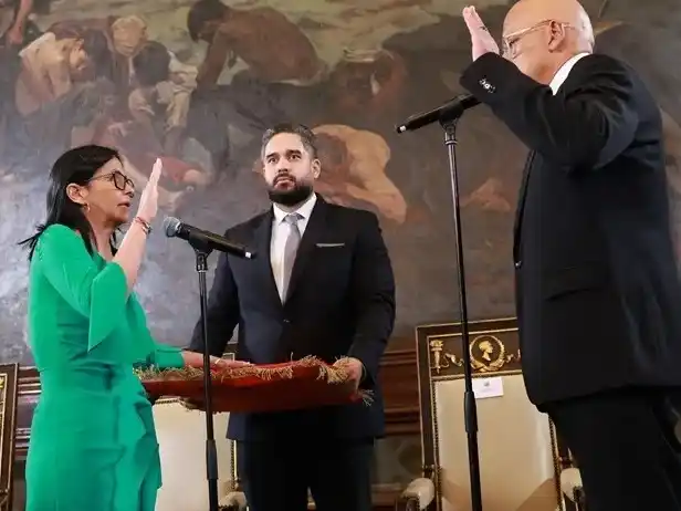Delcy Rodríguez prestó juramento ayer.
