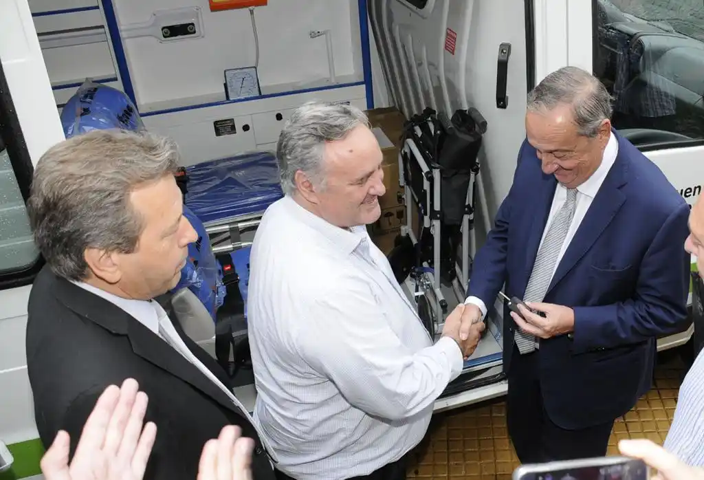 Provincia entregó una de las cuatro ambulancias que necesita Salud Pública