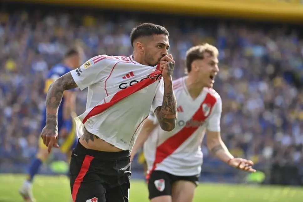 Lanzini festeja el 1 a 0