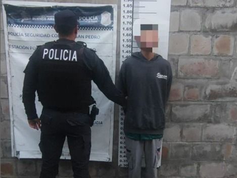 Detuvieron a un joven que circulaba con cocaína en la vía pública