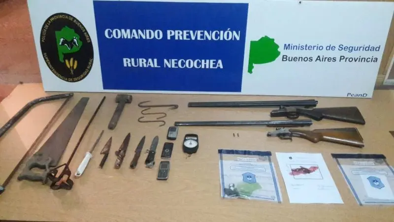 Abigeato: secuestraron armas y objetos de corte