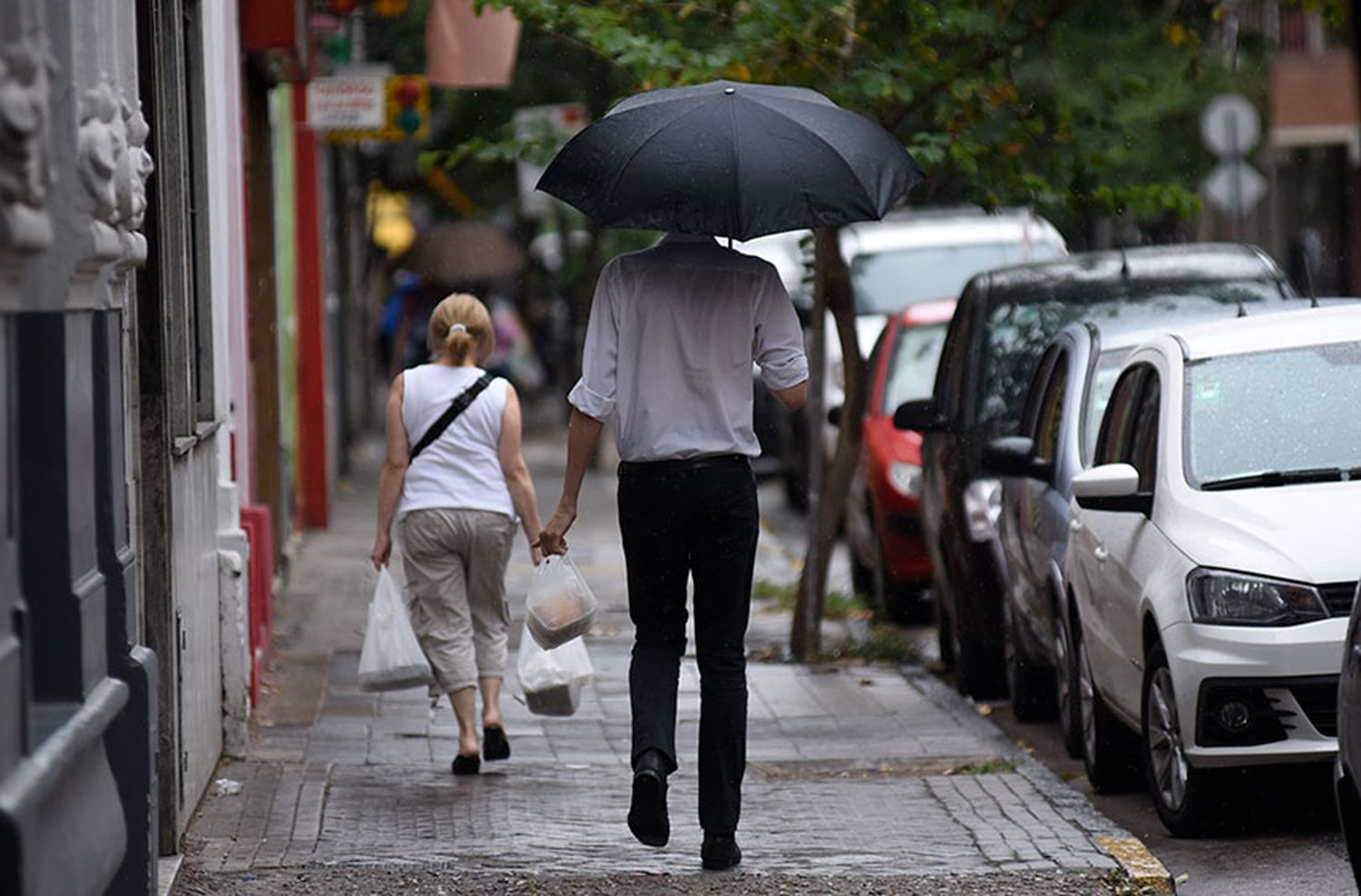Domingo pasado por agua: el fin de semana cierra con lluvia y frío en Rosario