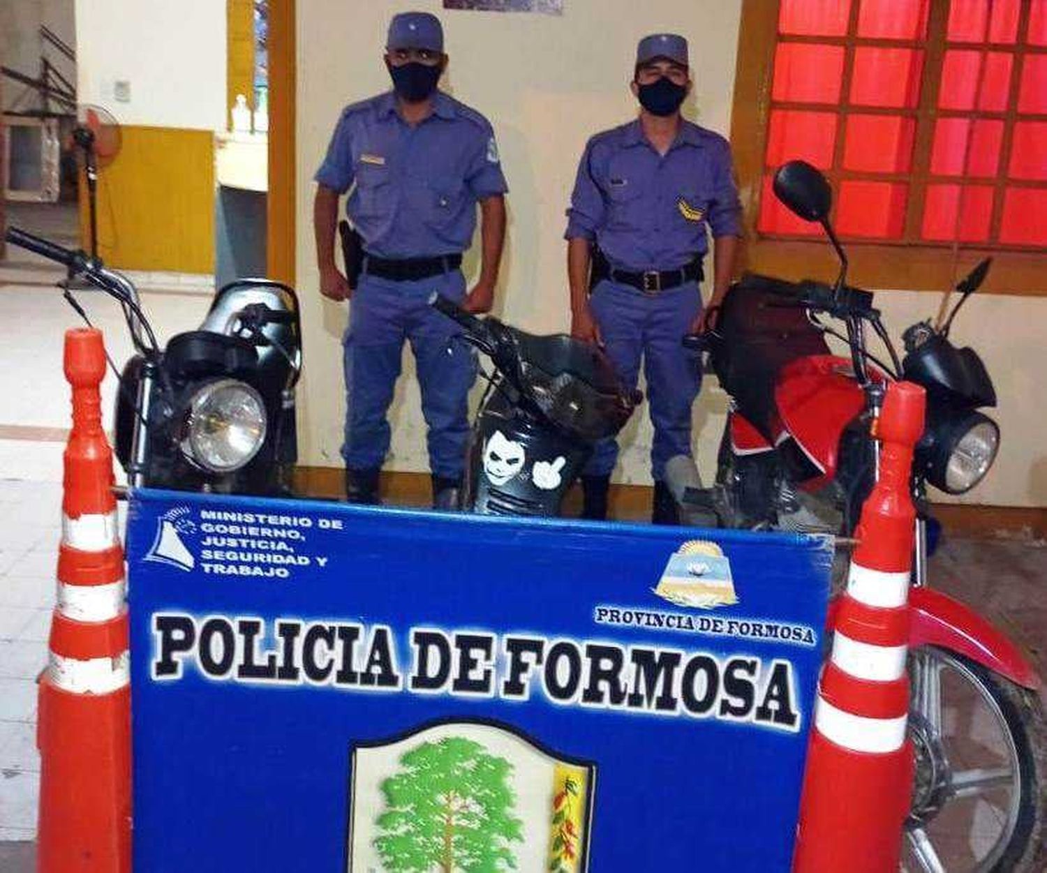 Transgredieron normas sanitarias y atacaron a policías; fueron atrapados