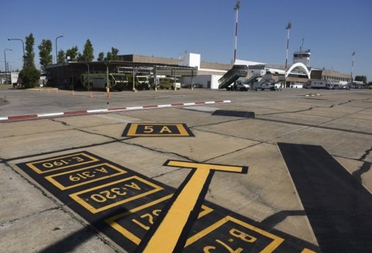 Rosario: El aeropuerto, sin cierre pero con restricción de pista