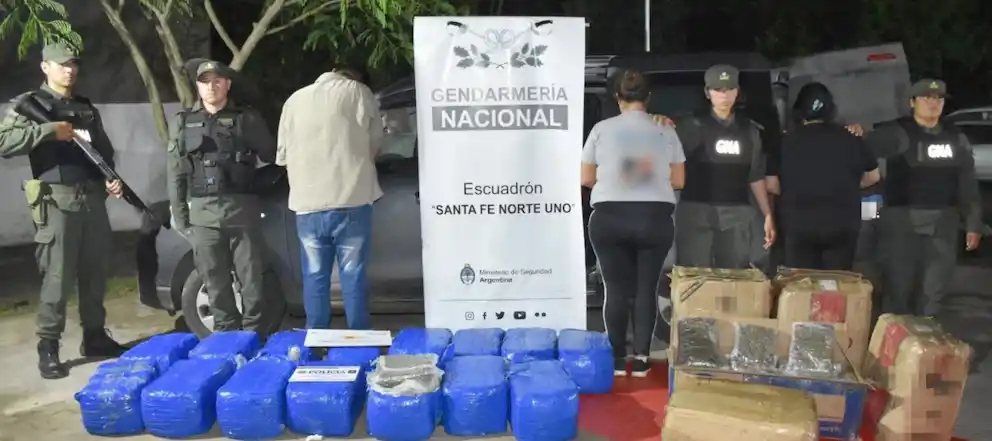 Tres personas fueron detenidas por efectivos de Gendarmería Nacional en un operativo realizado en la Autopista Rosario-Santa Fe donde se secuestraron 280 cogollos de marihuana (GNA)