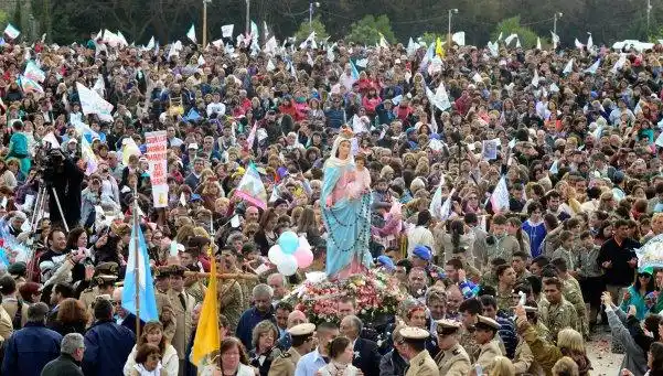 Masiva peregrinación por la Virgen del Rosario