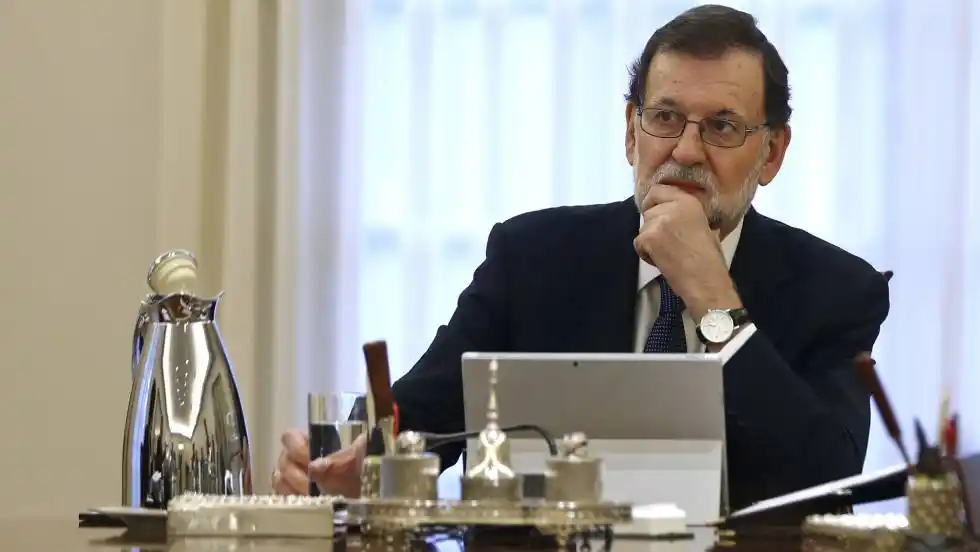Rajoy pide a Puigdemont que confirme la declaración de independencia