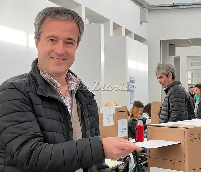 Claro ganador. Barrena votó antes del mediodía en la Escuela Técnica