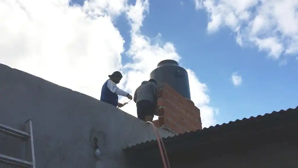 El Municipio avanza con la colocación de tanques de reserva de agua en La Movediza