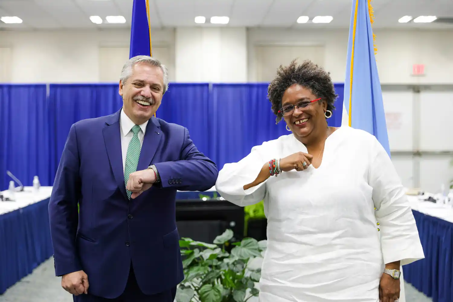 Alberto Fernández mantuvo un encuentro en Barbados con la primera ministra, Mia Mottley.