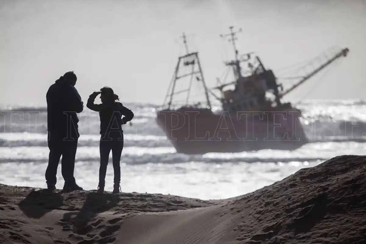 La remoción del “Victoria I” comenzaría a la tarde