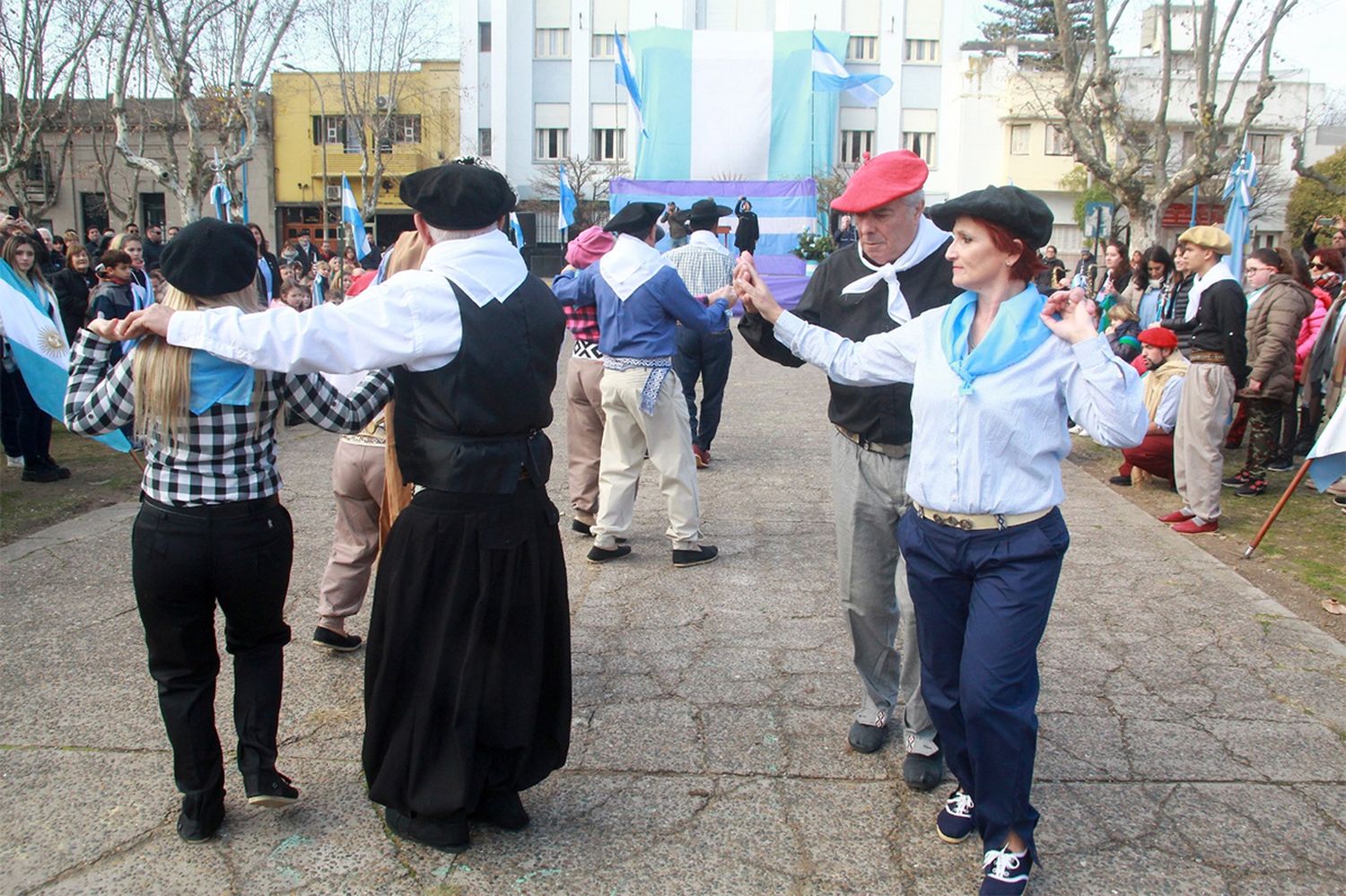 Últimos preparativos para la Fiesta del folclore y la Tradición