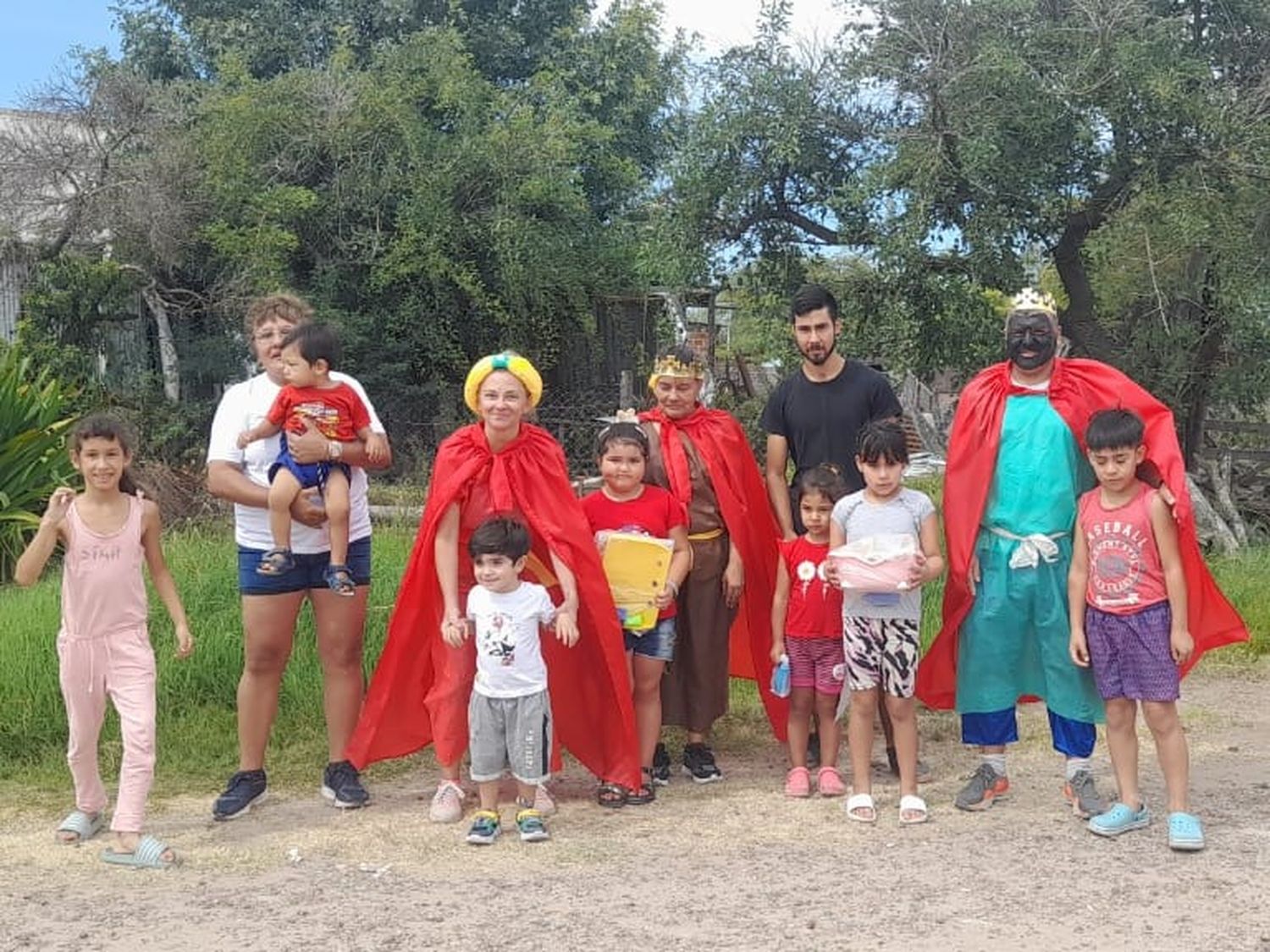 “Los Amigos Solidarios” entregaron regalos en la fiesta de “Reyes Magos”