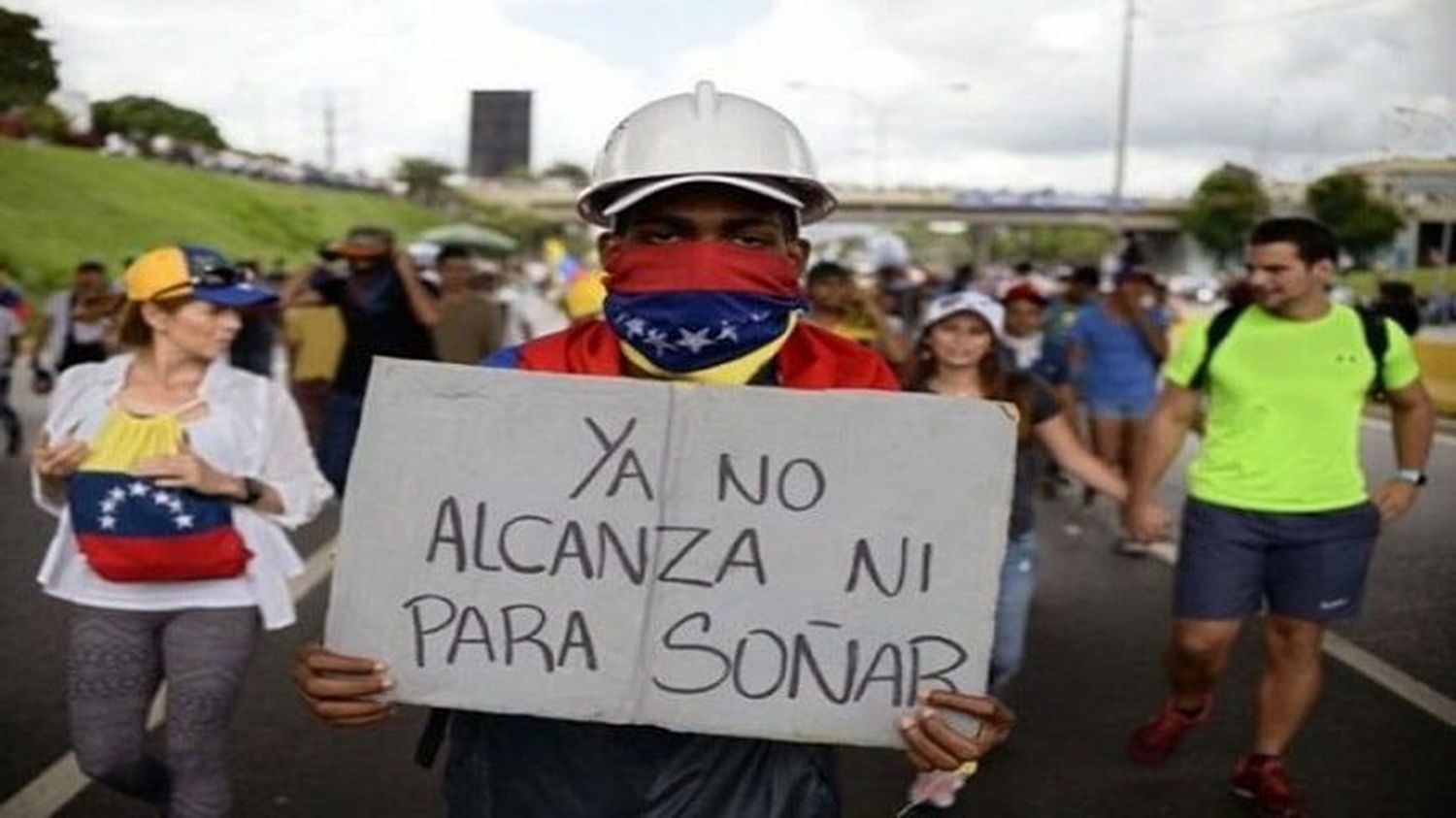 CON MADURO EN MIRAFLORES: la economía venezolana se redujo 83% en siete años