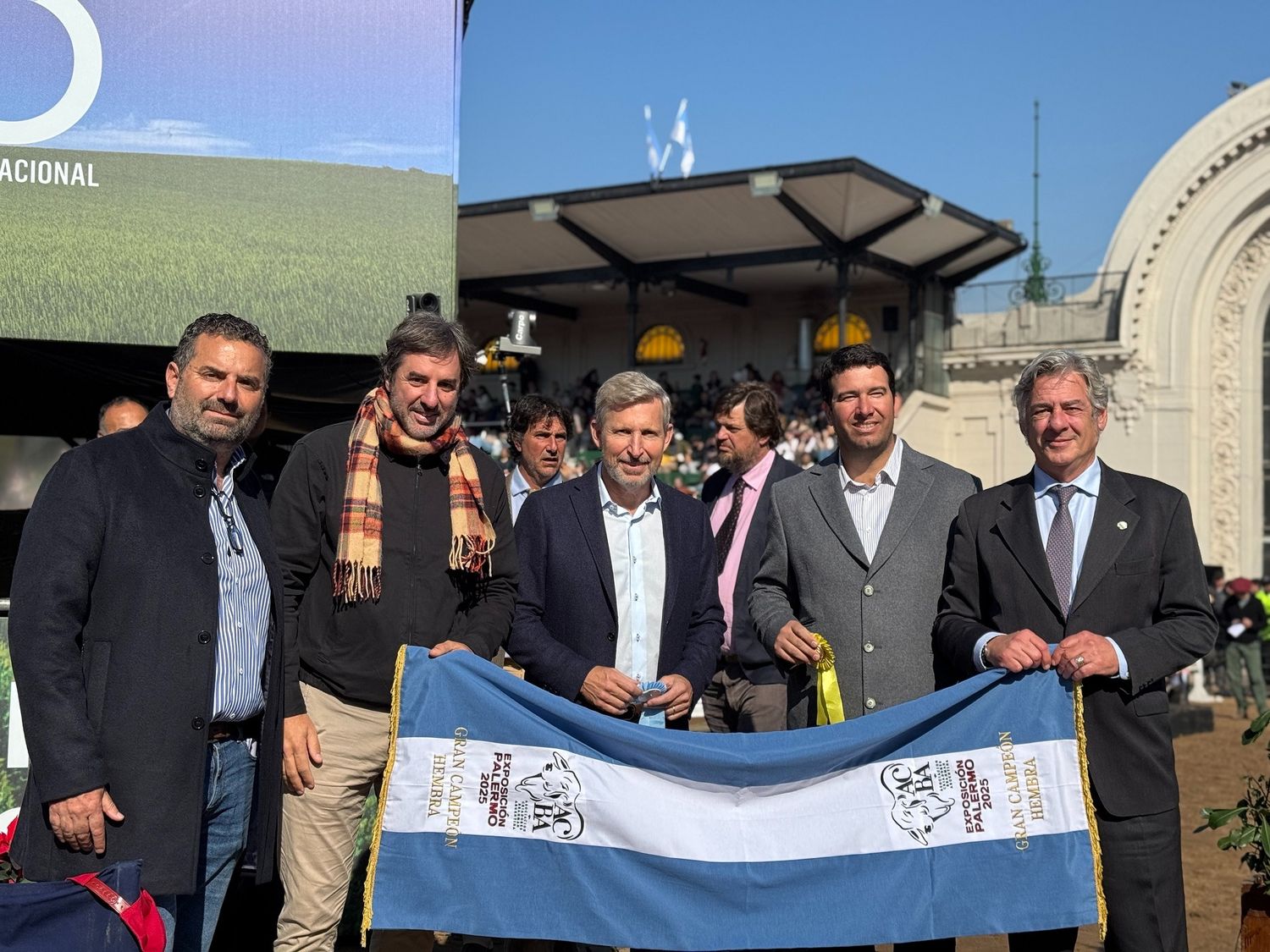 Frigerio estuvo en la Exposición Rural y dialogó con productores y expositores