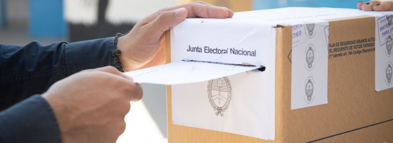 Elecciones Generales 2023 en Necochea: Se presentó a votar con pedido de captura y generó revuelo en la Escuela Modelo.