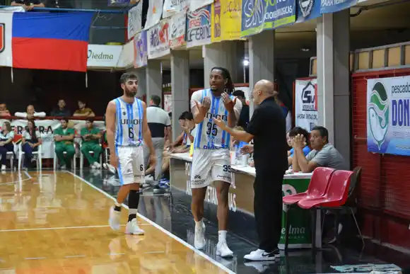 Union no pudo revertir la lógica y perdió con el líder Deportivo Viedma