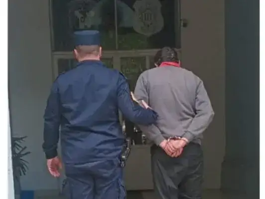 Capturaron a un hombre que era buscado por una causa de robo