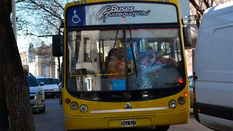 Choferes de Buses Gualeguaychú iniciaron una huelga por tiempo indeterminado