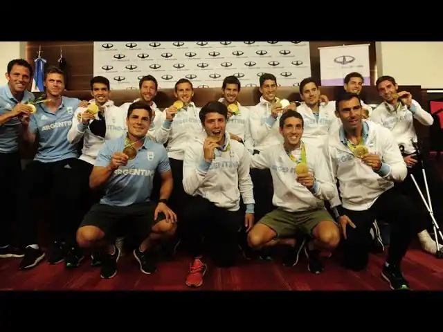 Los Leones llegaron al país y fueron ovacionados