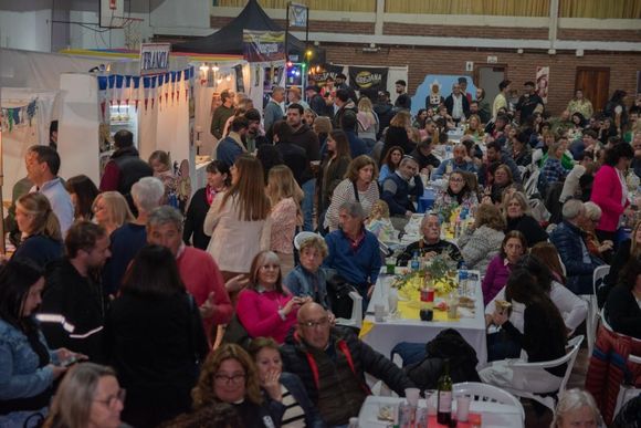 Las colectividades brindan una fiesta para disfrutar