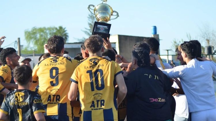 Juventud Urdinarrain goleó a Central Entrerriano y con la derrota de Central Larroque es el campeón del Torneo Apertura