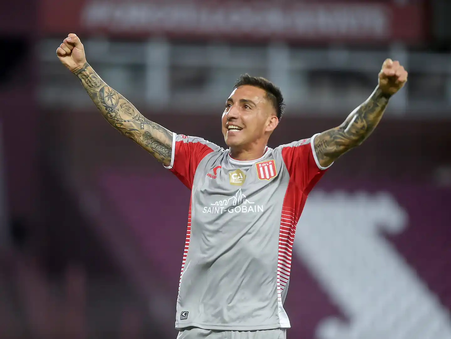 Estudiantes, sin obstáculos para sacar adelante el debut