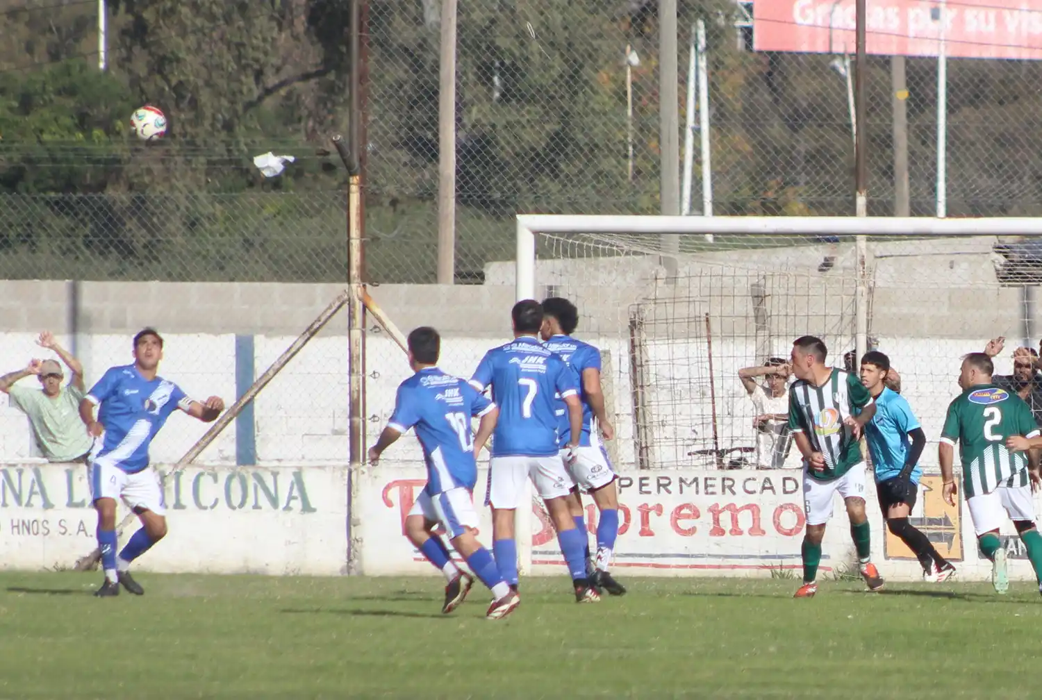 Libertad venció a Centro Bancario y sube en la tabla