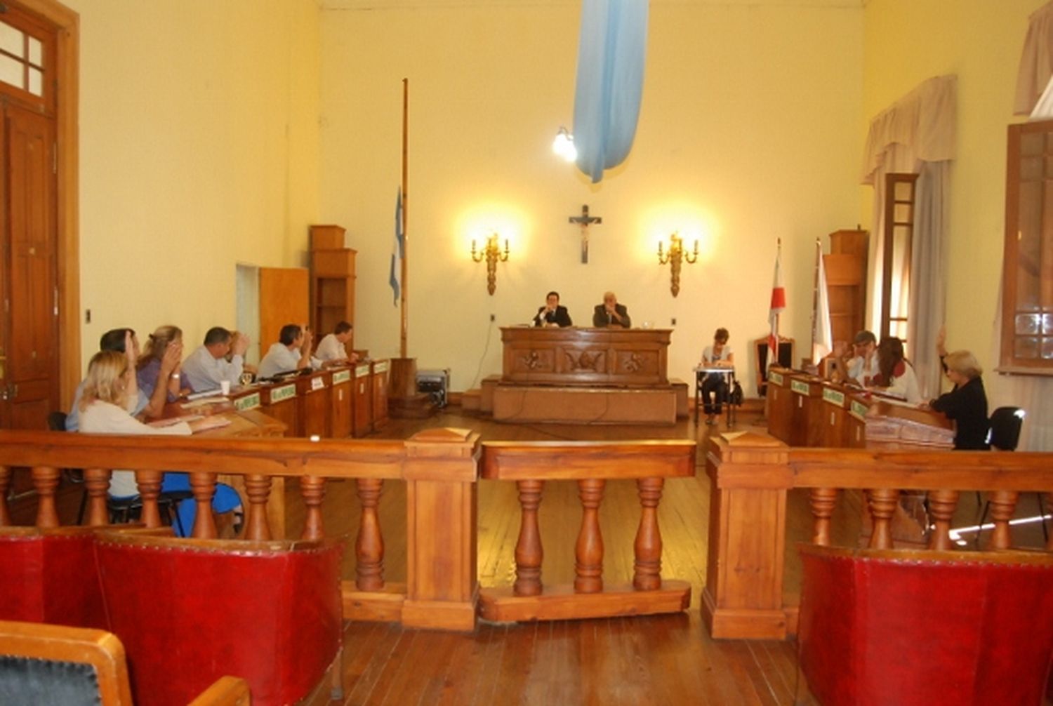 Resoluciones y debates en la primera sesión del Concejo