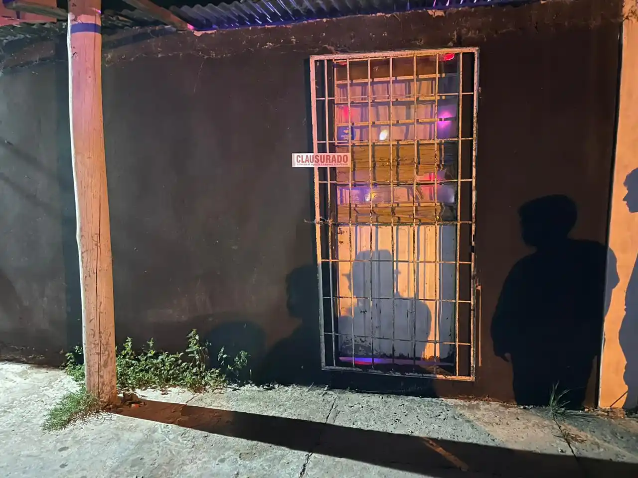 El bar "El Tony", en el barrio San Francisco, clausurado.