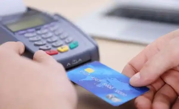 ¿Cómo serán los aumentos en los límites de las tarjetas de crédito que impulsa Massa?