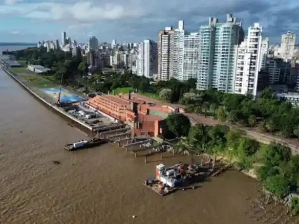 El ministro de Obras Públicas de Santa Fe, Lisandro Enrico, recorrió la obra y brindó información sobre los avances.