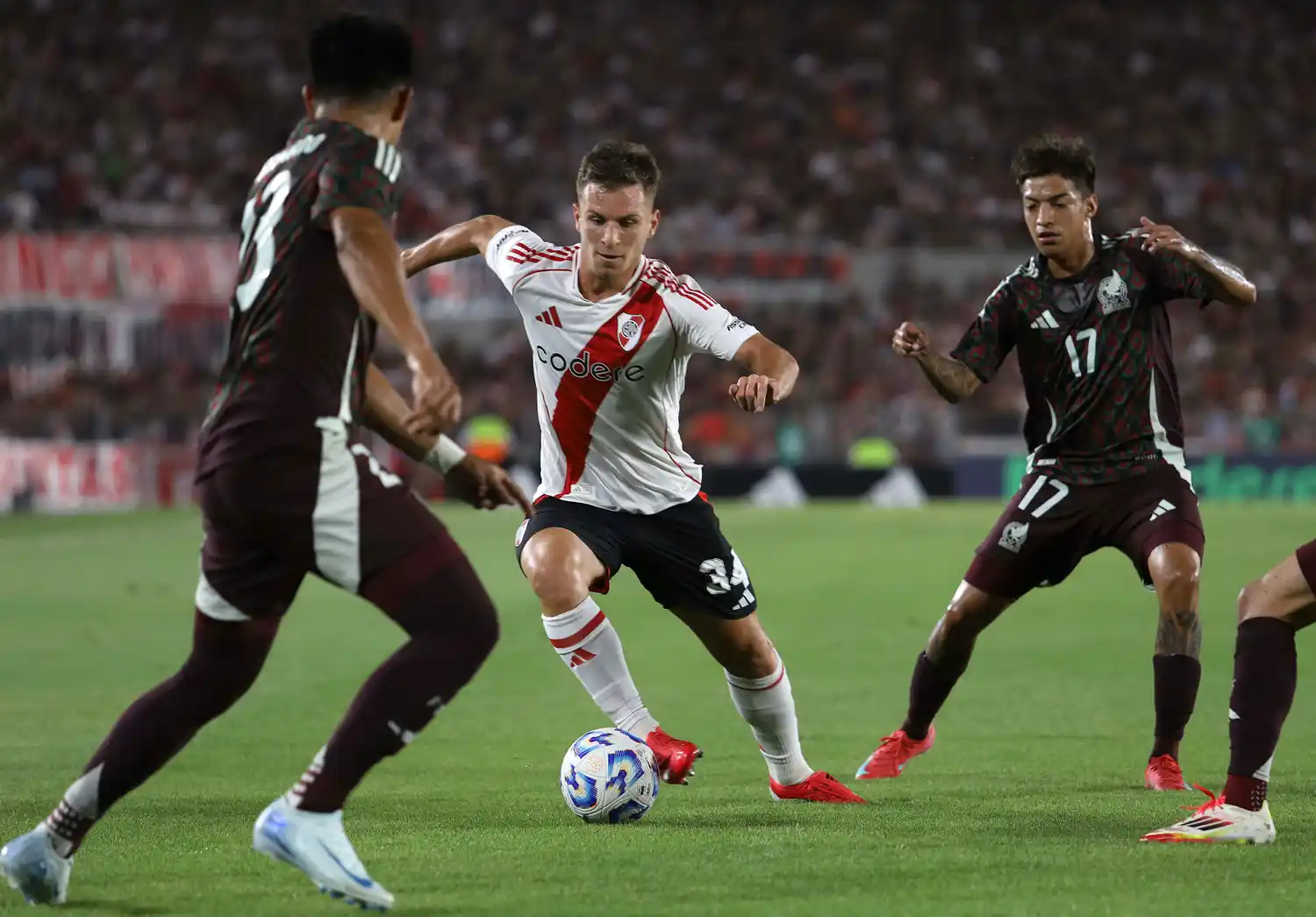 Ante su gente, River mostró varias virtudes que lo ilusionan